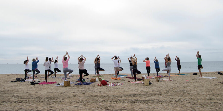 Cours de Yoga sur la plage