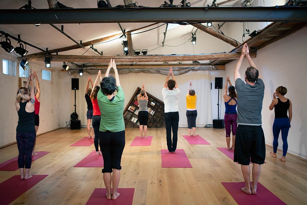 Élèves pratiquant Yoga